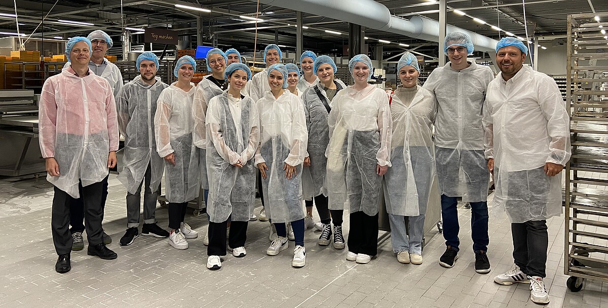 Studierende von BWL Industrie auf Exkursion bei der Großbäckerei Hamma